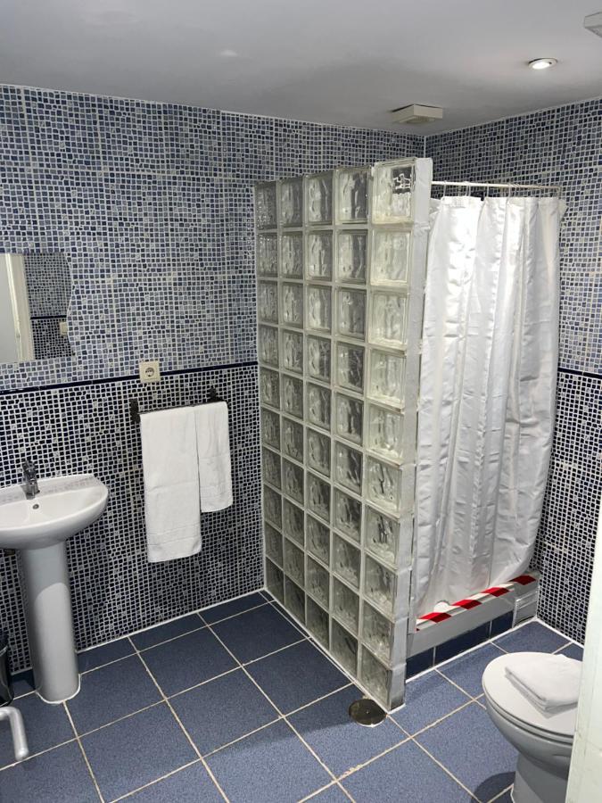 Habitación Doble y baño compartido - 2 camas + cama supletoria